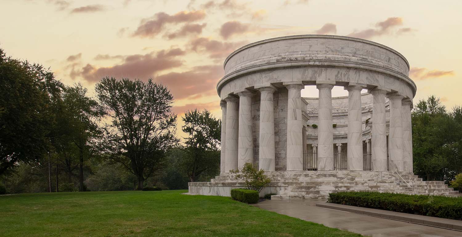 Image of Harding Tomb at dusk